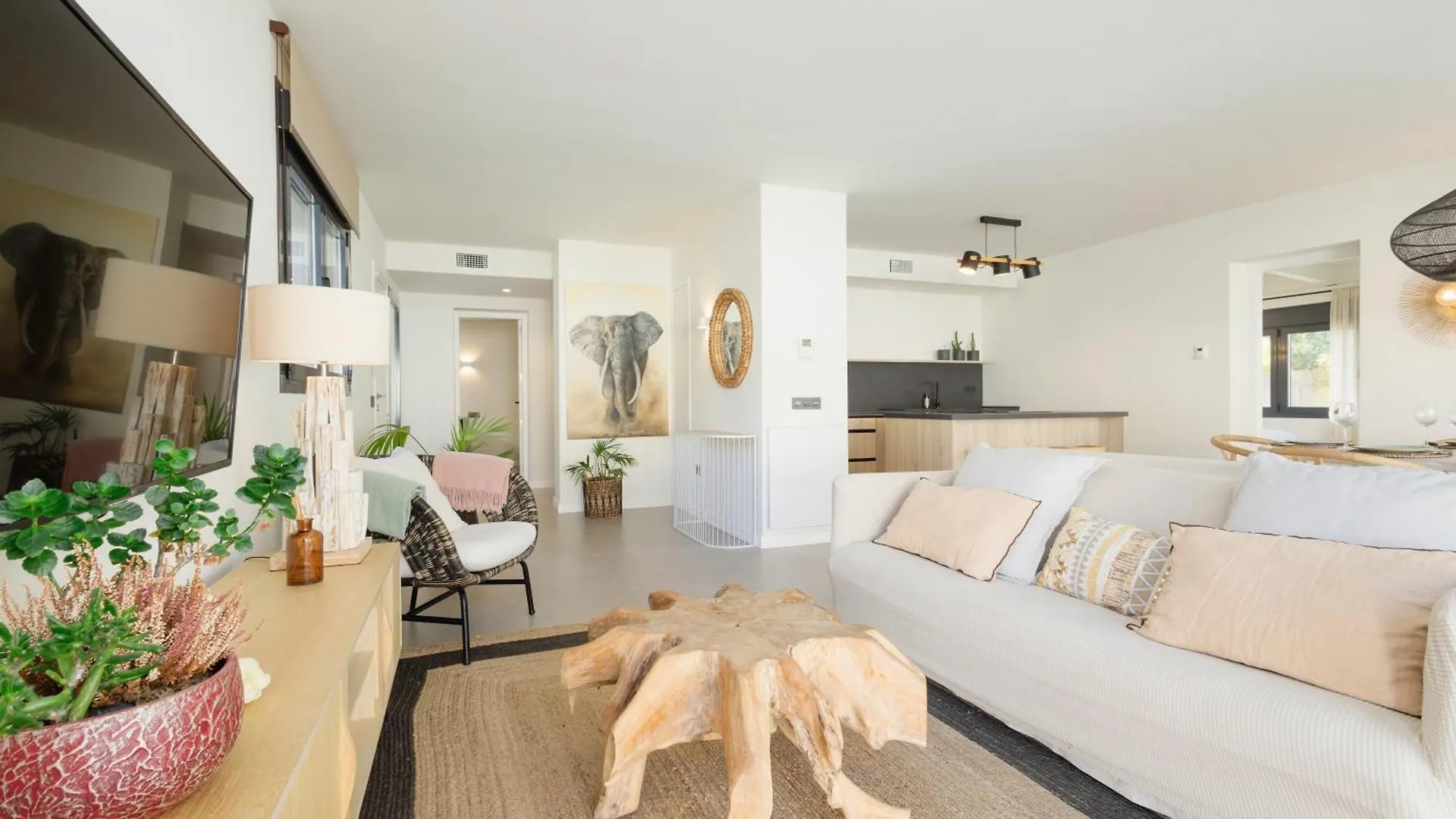 Villa With Minimalist Decor, Pool And Bbq, Two Minutes' Walk From Costabella Beach Μαρμπέλλα