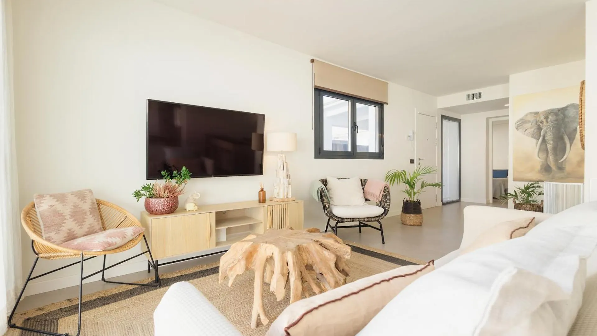 Villa With Minimalist Decor, Pool And Bbq, Two Minutes' Walk From Costabella Beach Μαρμπέλλα