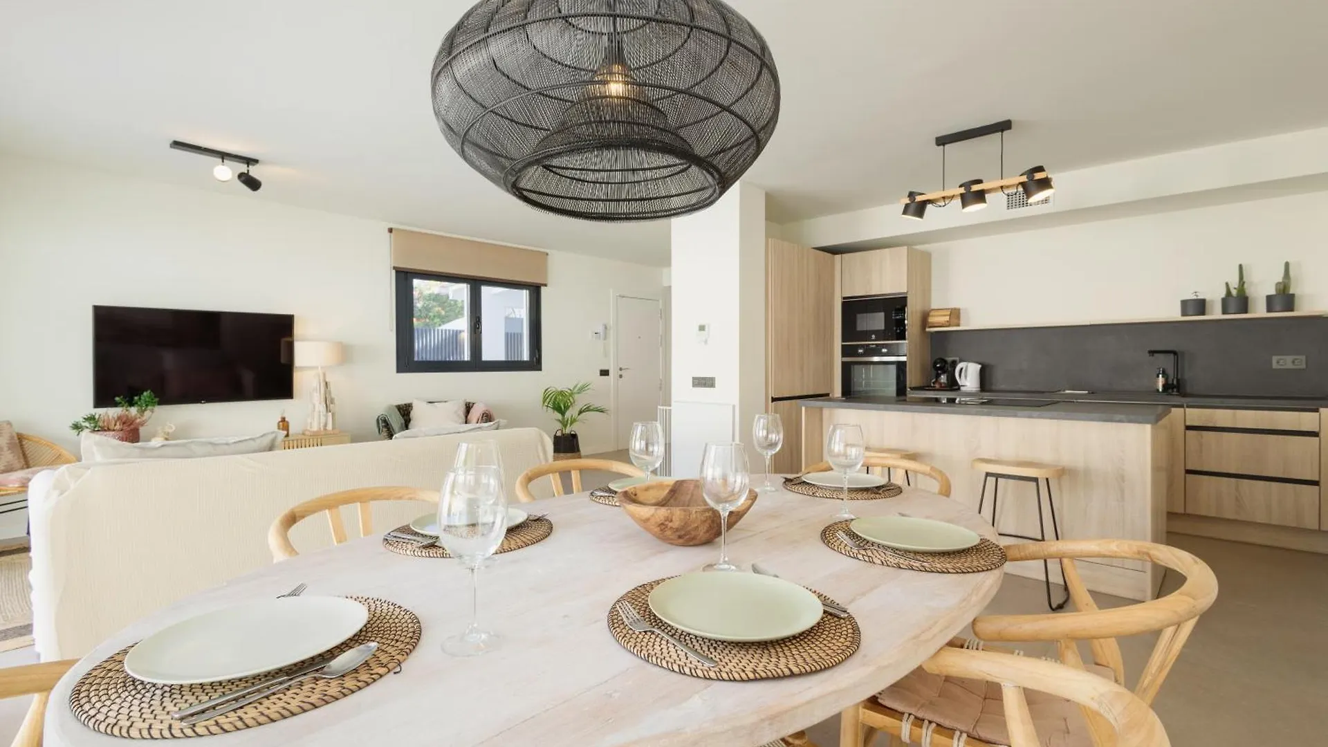 Villa With Minimalist Decor, Pool And Bbq, Two Minutes' Walk From Costabella Beach Μαρμπέλλα