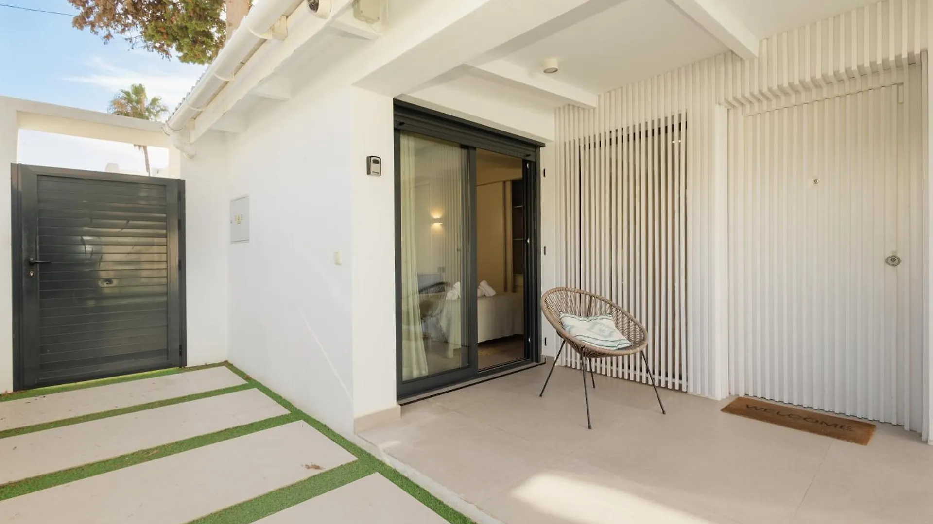 Villa With Minimalist Decor, Pool And Bbq, Two Minutes' Walk From Costabella Beach Μαρμπέλλα Ισπανία